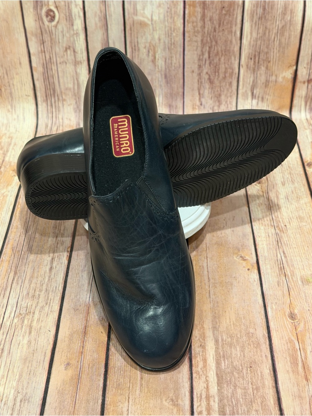 ✨NWOT✨ Women's Slip-On Shoes by Munro American - Size 8